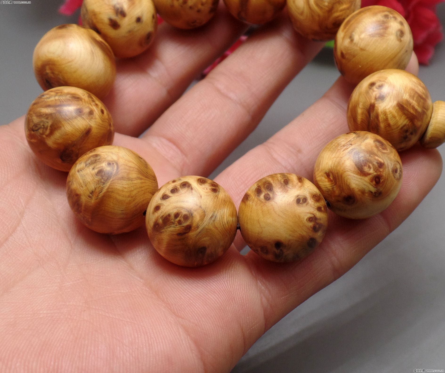 三亿体育手机版:GAI微博发文疑暗讽PGOne 配图和PGOne李小璐视频同背景(图2) 三亿体育手机版